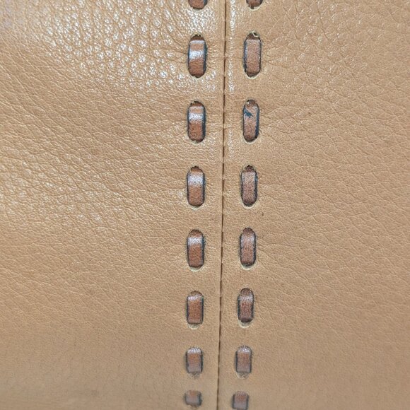 Fossil Y2K leather barrel shoulder bag with key! Clean and beautiful! - Picture 7 of 9